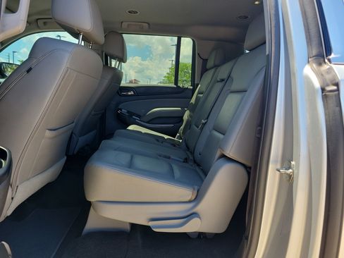 Used 2017 Chevrolet Suburban LT RWD image 8
