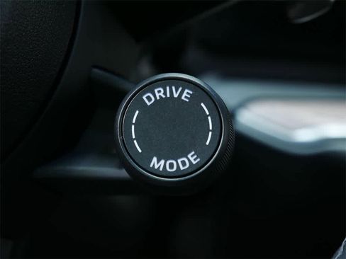 Used 2025 Porsche Cayenne image 19