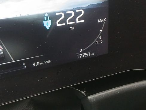 Certified 2024 Kia Niro Wave w/ Wave Preserve Package FWD image 17