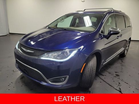 Used 2018 Chrysler Pacifica Limited w/ Tire & Wheel Group image 5