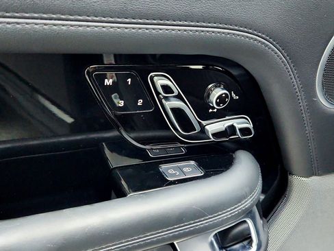 Used 2018 Land Rover Range Rover HSE image 20