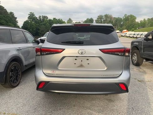 Used 2021 Toyota Highlander Limited AWD/4WD image 6