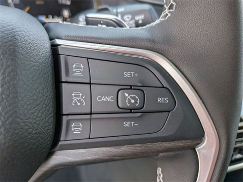 New 2025 Jeep Grand Cherokee Limited w/ Black Appearance Package image 19