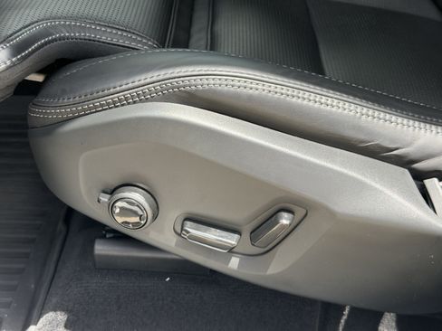 Certified 2023 Volvo XC60 B5 Ultimate w/ Climate Package FWD image 21