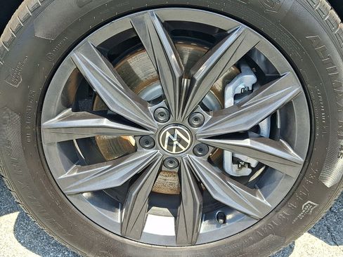 Used 2022 Volkswagen Tiguan SE AWD/4WD image 8