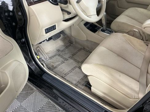 Used 2011 Nissan Versa SL image 14