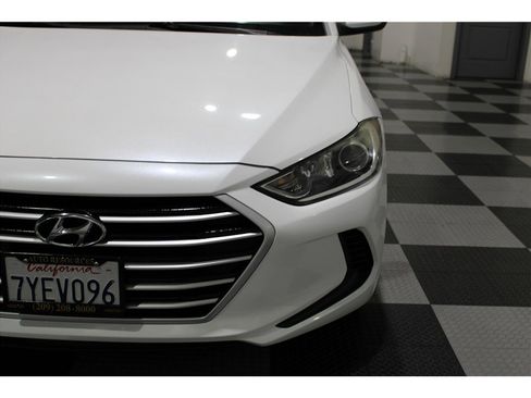 Used 2017 Hyundai Elantra SE image 8