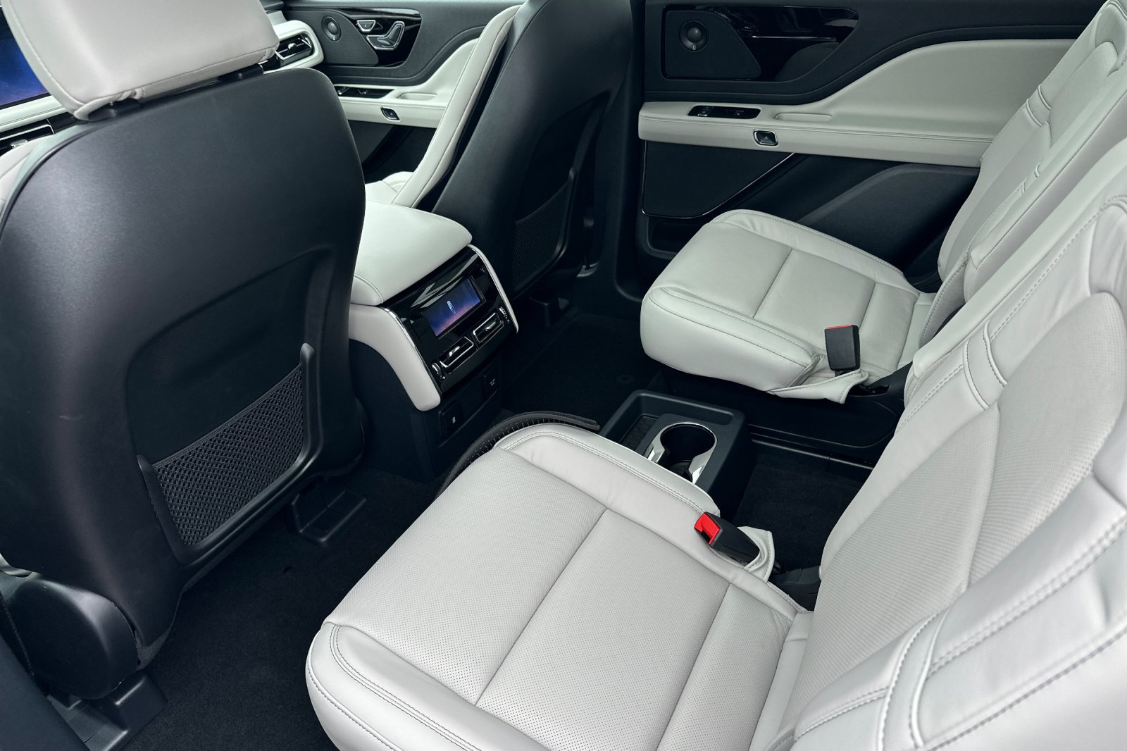 New 2026 Lincoln Aviator Reserve AWD/4WD image 11