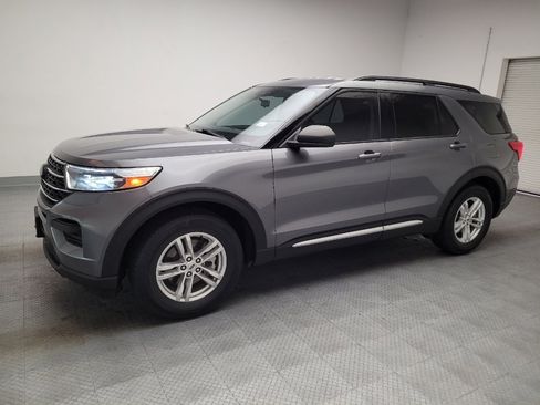 Used 2022 Ford Explorer XLT RWD image 2