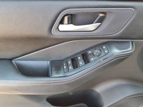 Used 2026 Nissan Rogue SV FWD image 13