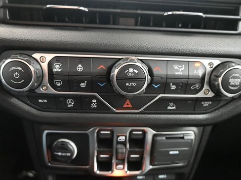 New 2025 Jeep Gladiator Sport image 21