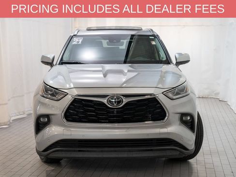 Used 2021 Toyota Highlander Limited FWD image 2
