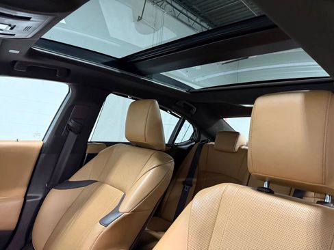 Used 2019 Lexus ES 350 Ultra Luxury w/ Accessory Package image 17