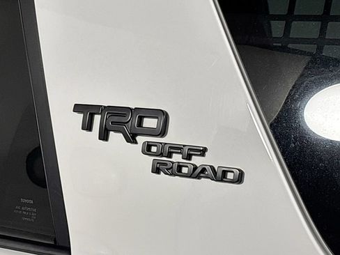 Used 2024 Toyota 4Runner TRD Off-Road Premium w/ Moonroof Package AWD/4WD image 25