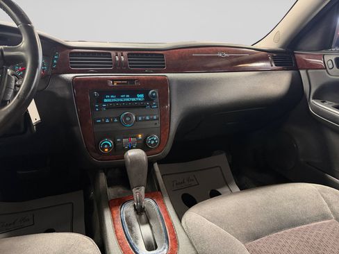 Used 2009 Chevrolet Impala LT FWD image 19