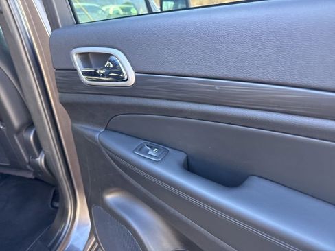 Used 2021 Jeep Grand Cherokee Laredo X image 16