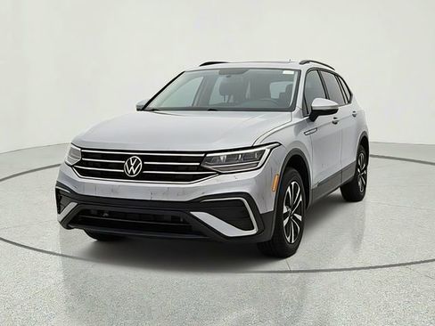 Used 2022 Volkswagen Tiguan S FWD image 2