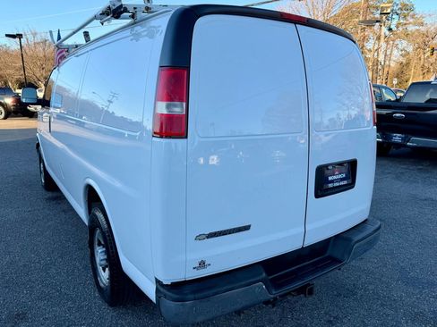 Used 2017 Chevrolet Express 3500 image 3