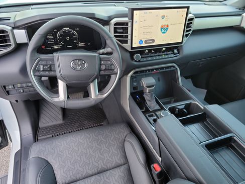 Used 2025 Toyota Tundra Limited AWD/4WD image 14