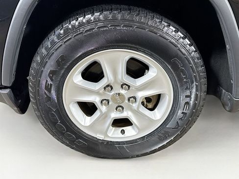 Used 2017 Jeep Grand Cherokee Laredo w/ Quick Order Package 2BE image 36