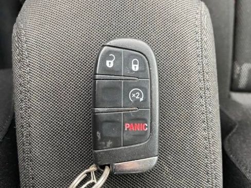 Used 2016 Jeep Renegade Latitude FWD image 18
