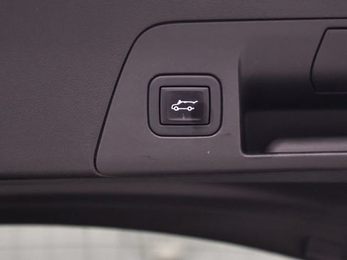Used 2021 Buick Envision Essence FWD image 34