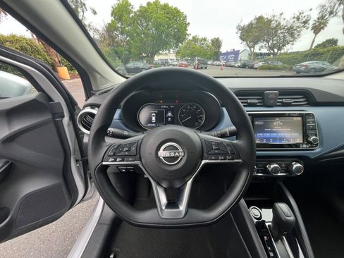 Used 2025 Nissan Versa SV FWD image 32