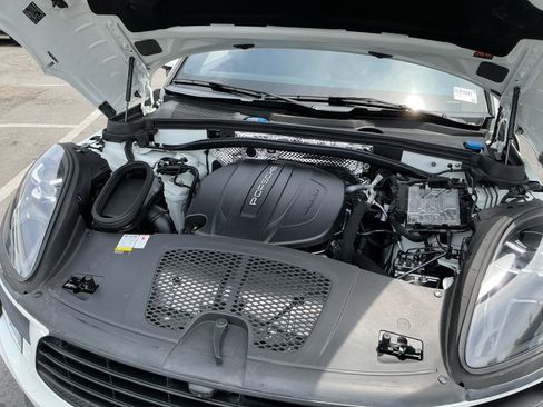 Used 2021 Porsche Macan AWD/4WD image 22