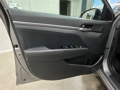 Used 2020 Hyundai Elantra SE w/ Cargo Package (C1) image 10