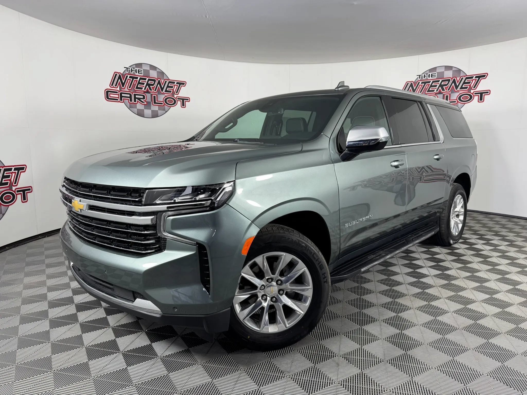 Used 2023 Chevrolet Suburban Premier AWD/4WD image 1