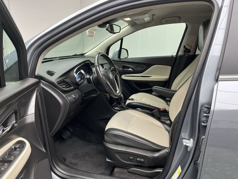 Used 2019 Buick Encore Preferred image 3
