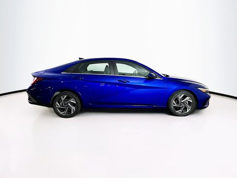 Used 2025 Hyundai Elantra SEL FWD image 10