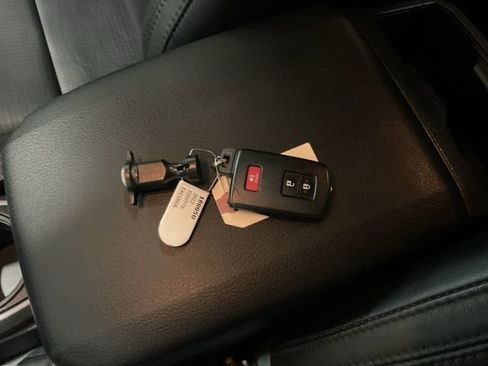 Used 2022 Toyota Tacoma TRD Off-Road image 22