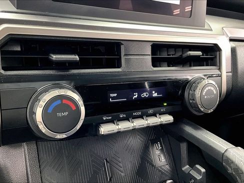Used 2025 Toyota 4Runner SR5 AWD/4WD image 31