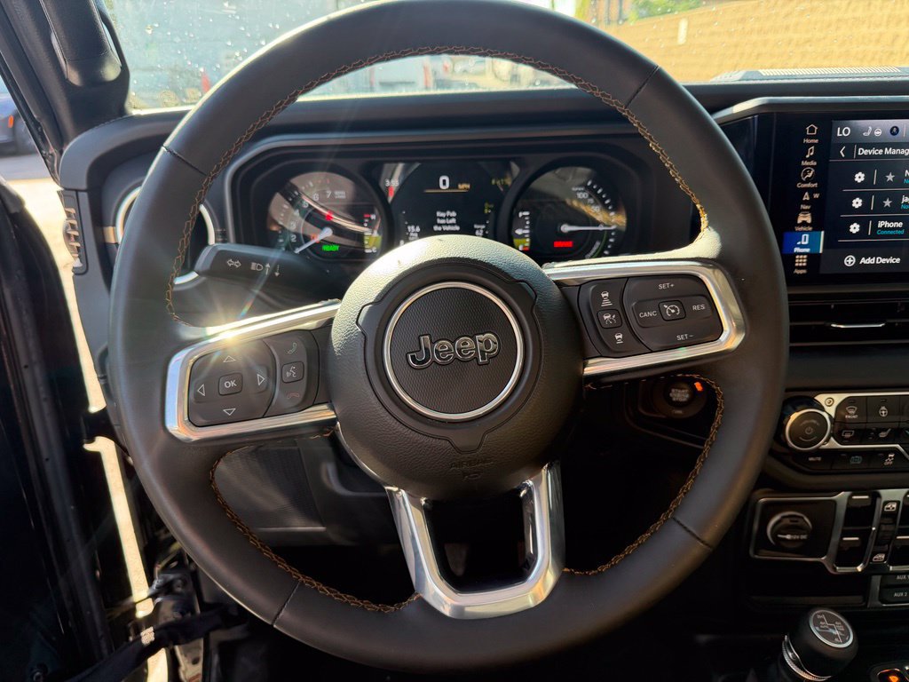 Used 2024 Jeep Wrangler Unlimited Sahara w/ Technology Group AWD/4WD image 23