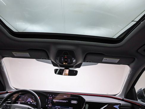 Certified 2025 Audi Q5 2.0T Premium Plus w/ Premium Plus image 17