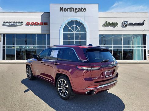 Used 2023 Jeep Grand Cherokee Overland w/ Luxury Tech Group IV AWD/4WD image 3
