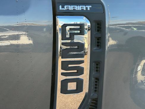 Used 2025 Ford F250 Lariat w/ Chrome Package image 27