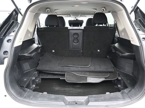 Used 2017 Nissan Rogue SV image 30