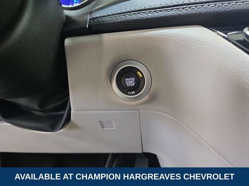 Used 2023 Chrysler Pacifica Touring-L FWD image 22