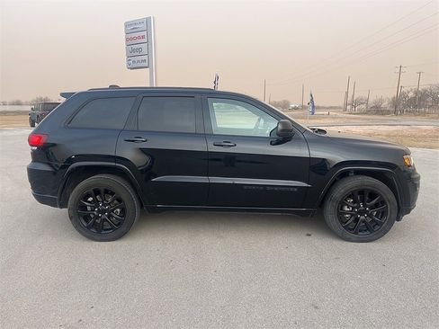 Used 2020 Jeep Grand Cherokee Altitude image 6