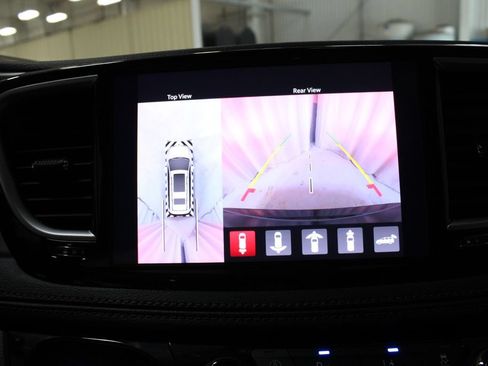 Used 2026 Chrysler Pacifica Pinnacle FWD image 4
