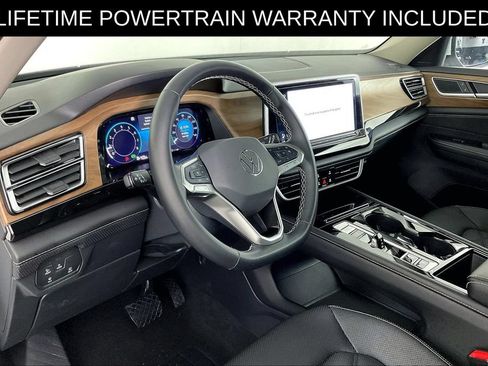 Used 2025 Volkswagen Atlas SE AWD/4WD image 17