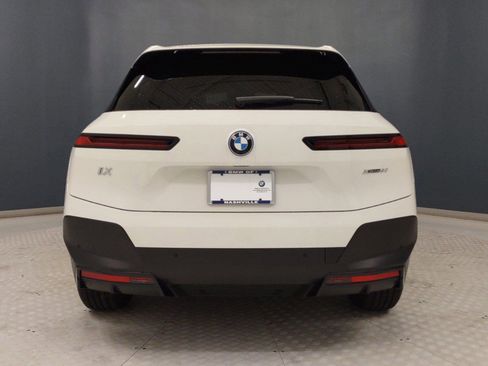 Used 2023 BMW iX xDrive50 image 9