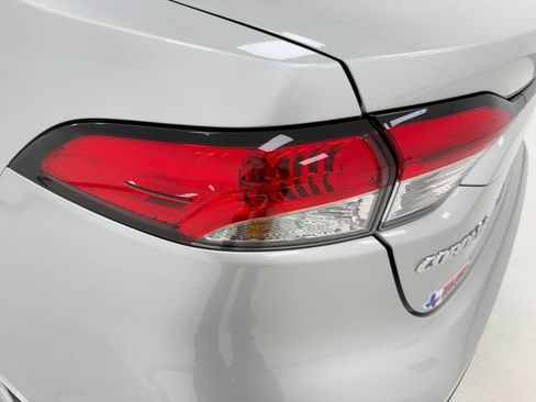 Used 2025 Toyota Corolla LE FWD image 36