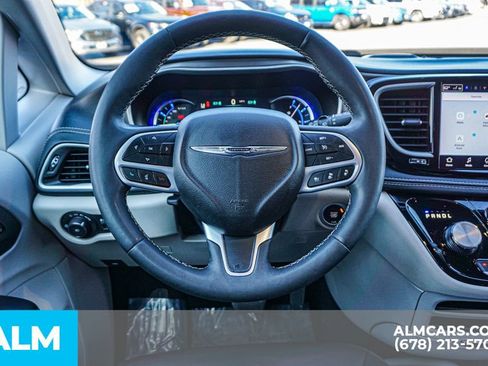 Used 2024 Chrysler Pacifica Select image 31