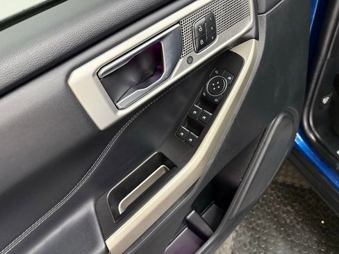 Used 2022 Ford Explorer Limited w/ Equipment Group 301A image 21