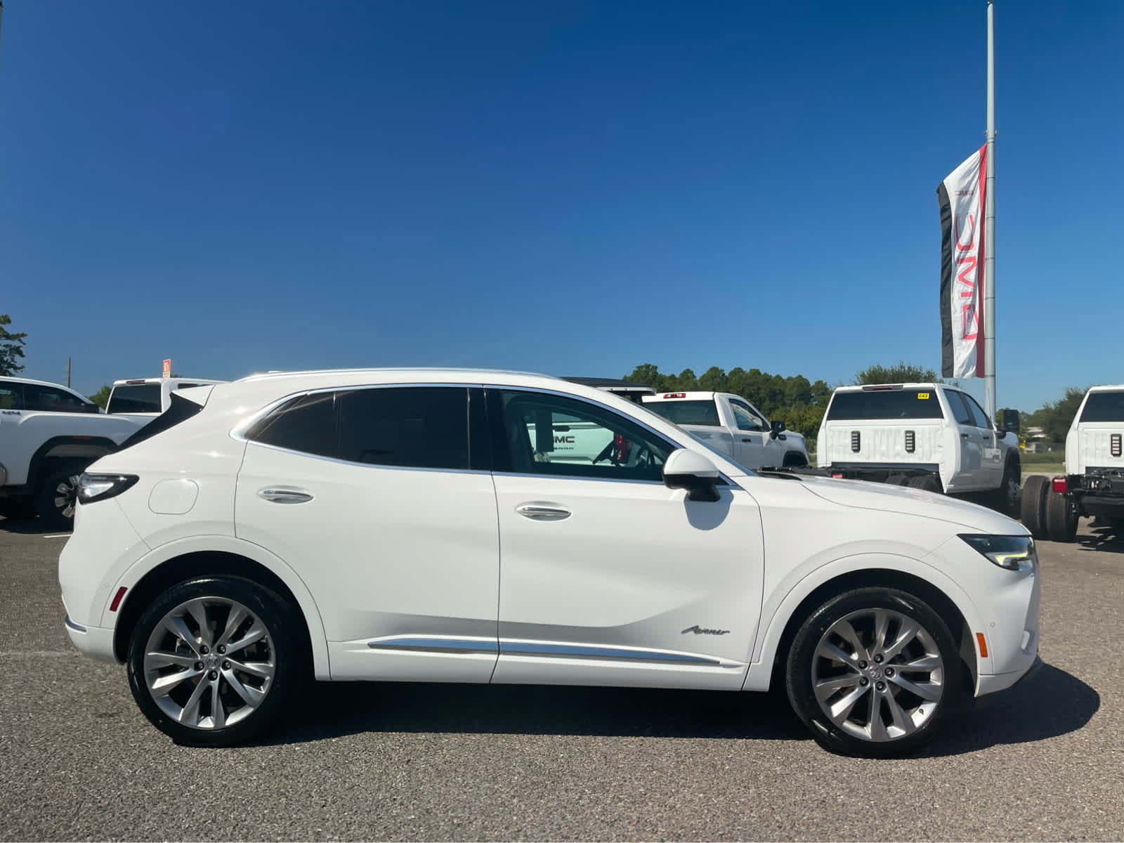 Used 2022 Buick Envision Avenir w/ Technology Package II FWD image 4