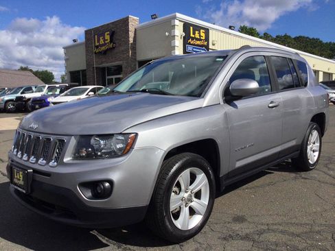 Used 2016 Jeep Compass Latitude image 1