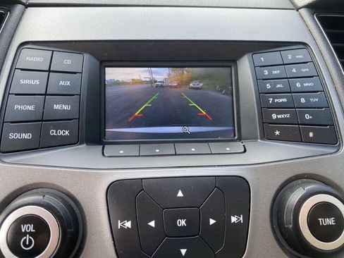 Used 2017 Ford Taurus SE FWD image 15